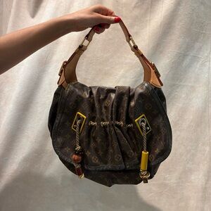 Louis Vuitton Monogram Kalahari GM